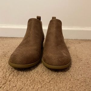 Life stride tan booties